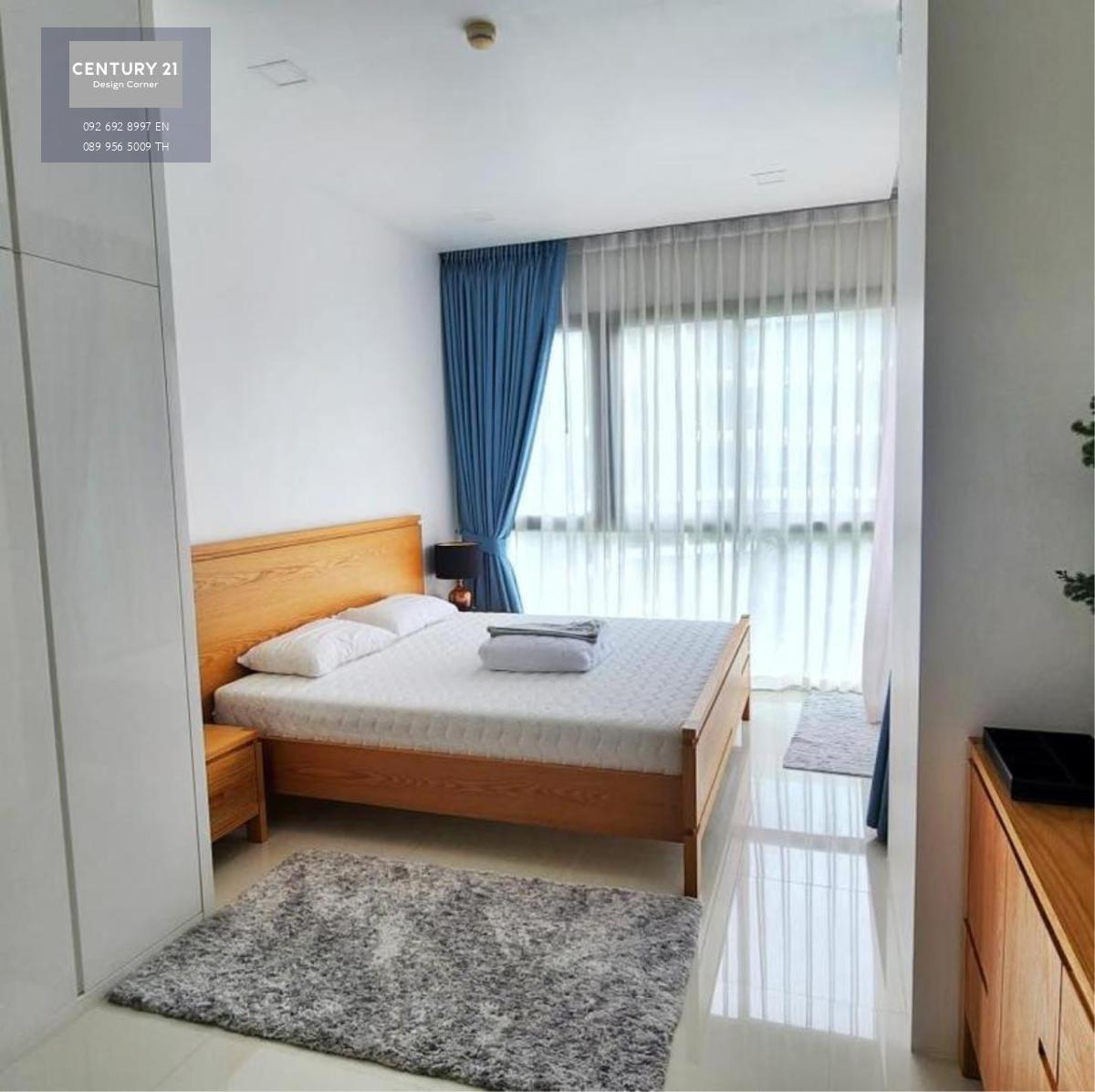 Hotel land on a hill, next to the sea, with environmental and construction permits, Phuket. Land 35 rai 183 rooms Lobby swimming pool Fitness meeting room Parking 3 styles of pool villas Located on the southern cape of Ao Po. Overlooking the beautiful Po 