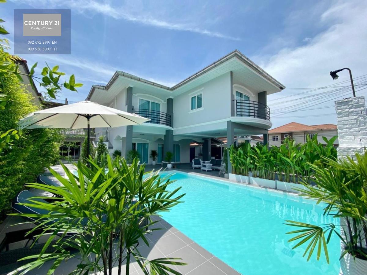 Beautiful pool villa for sale in a project, special price View Point Village Jomtien Pattaya