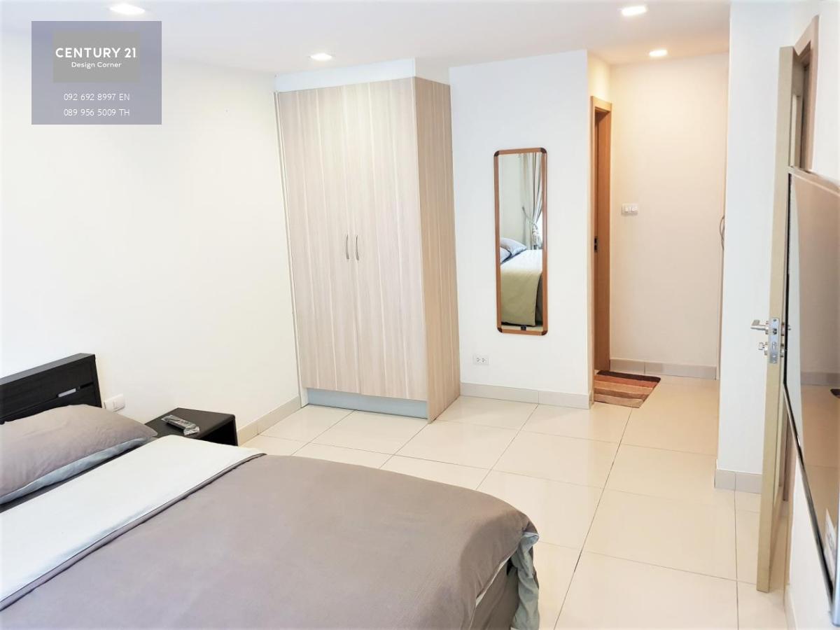 This studio is for sale at the price of 1,250,000฿ Studio 30 square meters 5th floor Foreign Quota Fully furnished and ready to move in Condo features: Fully equipped kitchen Air-conditioning unit Building features: Resident\