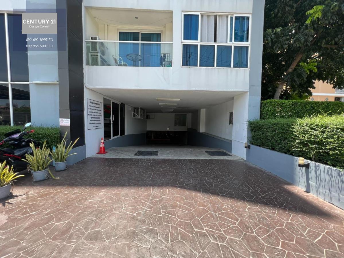 Great investment opportunity in South Pattaya, very close to Walking Street. Price starts at 1,100,000฿ and the condo is in Thai Quota. 24 square meters 7th floor & corner unit Fully furnished & fitted European kitchen Facilities include: Swimming pool & 