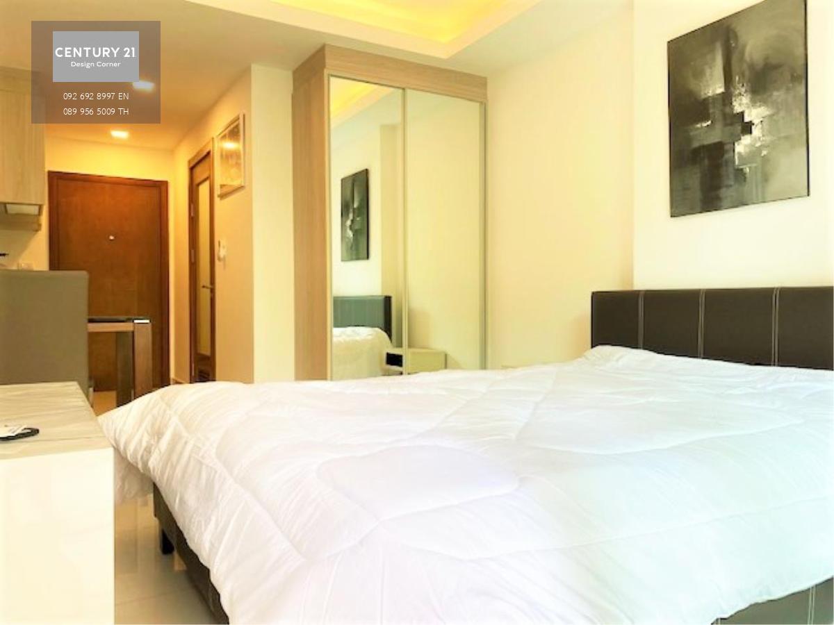 This condo is for sale at the price of 2,950,000฿ (Recently reduced from 3,950,000฿) and for rent at 22,000฿ per month (12 month contract) 1 bedroom & 1 bathroom 77 square meters Company ownership 3rd floor Condo features: Spacious living room area Fully 