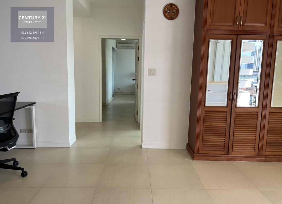 This condo offers the best views the city has to offer and it comes at the price of 20,000,000฿ 3 bedrooms & 3 bathrooms 192 square meters 11th floor Unit under foreign quota Condo features: Spacious living room with views of Pattaya & Koh Larn Fully equi