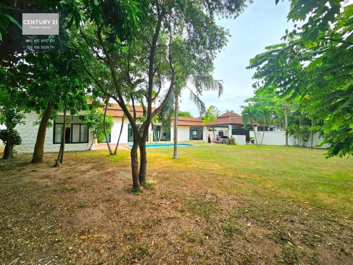 This single-storey house is for sale and it comes at the price of 10,950,000฿ 160 square meters interior area size 268 square wah / 968 square meters Company ownership (If bought in Thai name, purchaser pay for the transfer fees) Recently renovated Partia