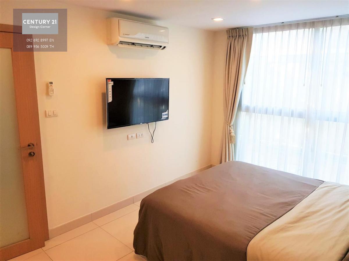 This studio is for sale at the price of 1,250,000฿ Studio 30 square meters 5th floor Foreign Quota Fully furnished and ready to move in Condo features: Fully equipped kitchen Air-conditioning unit Building features: Resident\