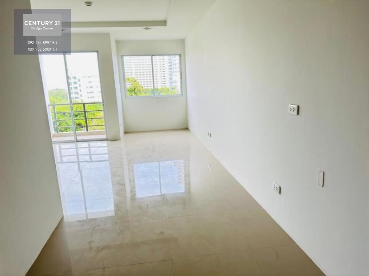 Very well situated condominium, extremely close to Jomtien Beach. Price starts at 1,200,000฿ and the size of the room is 28 square meters. The room is in Foreign Quota. Sea view Unfurnished and partially fitted 200 meters from the beach Nearby tourist & c