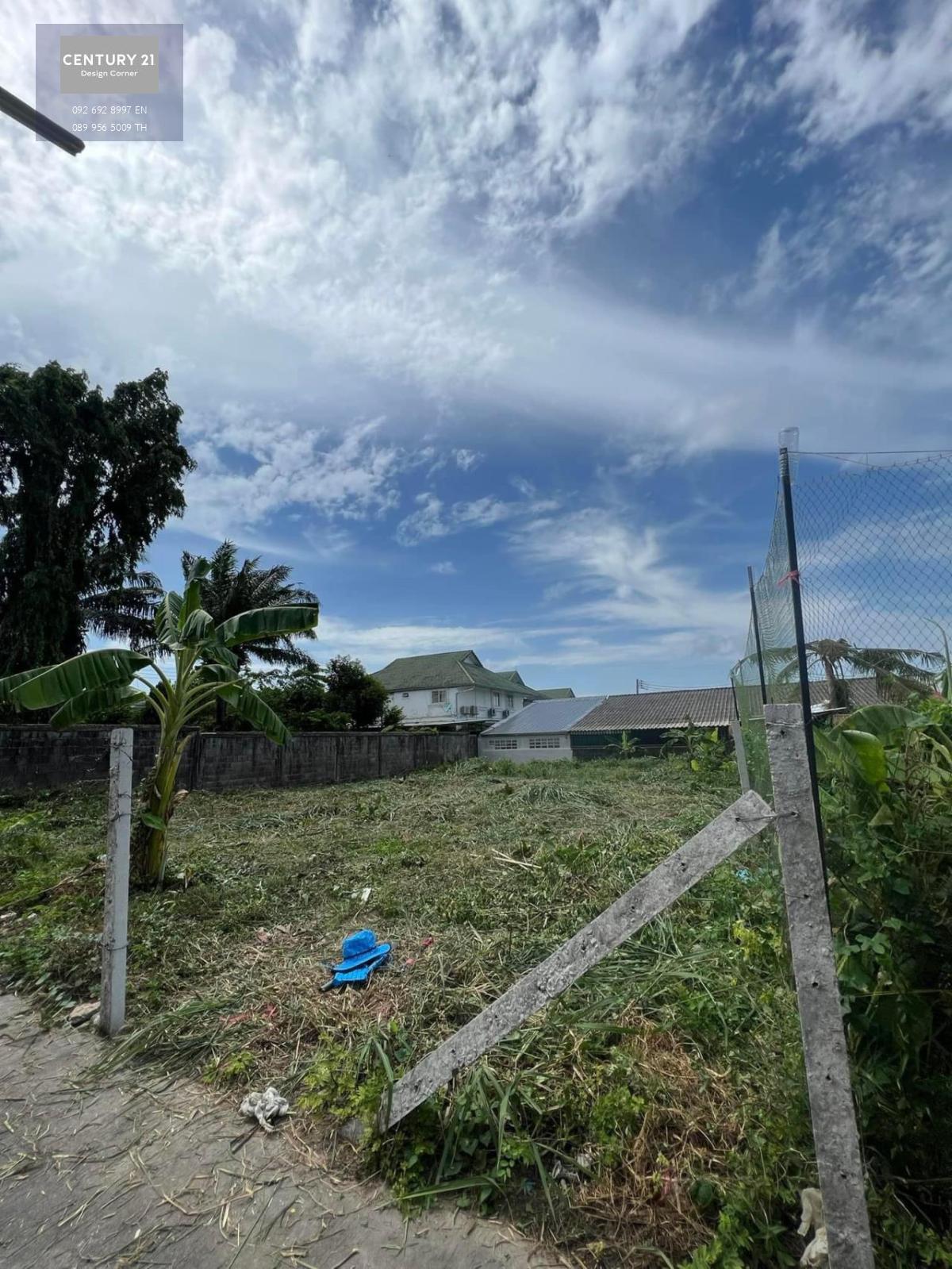 Land for sale in up and coming location, good price, 111 square wah or 444 square meters 3,500,000 sale price Transfer fees & taxes paid by the seller Land suitable to build a residential or commercial building Easy access to a main road Quiet & peaceful 