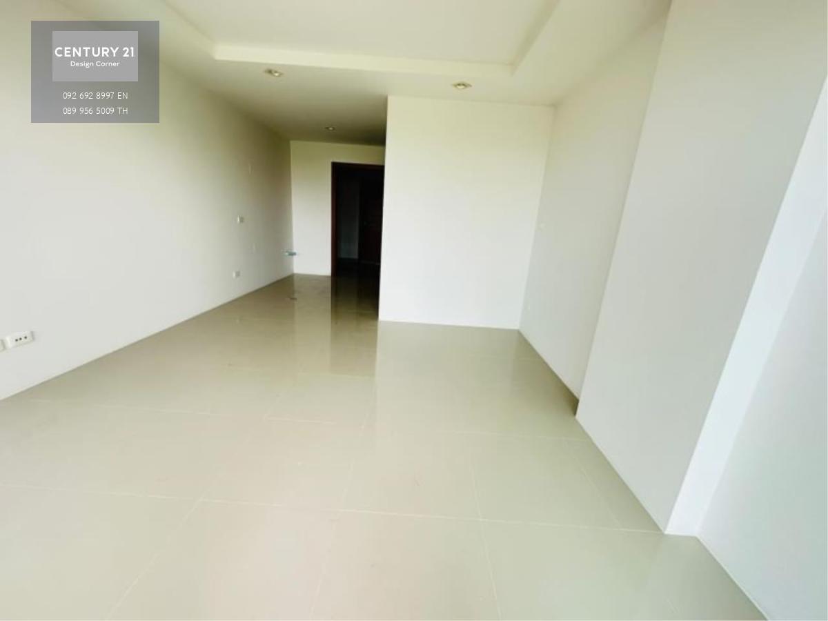 Very well situated condominium, extremely close to Jomtien Beach. Price starts at 1,200,000฿ and the size of the room is 28 square meters. The room is in Foreign Quota. Sea view Unfurnished and partially fitted 200 meters from the beach Nearby tourist & c