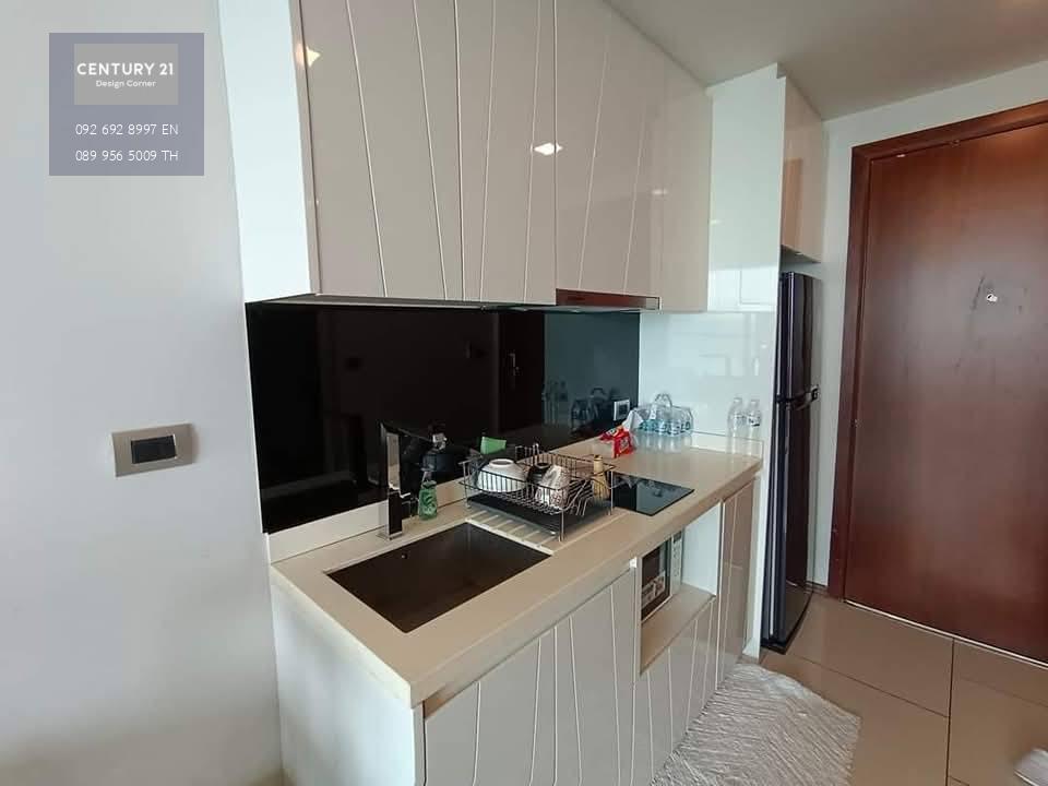 ขายคอนโดวิวทะเล ห้องพร้อมเข้าอยู่ ชื่อต่างชาติ Peak Tower Condo Pratumnak Hill , Pattaya 