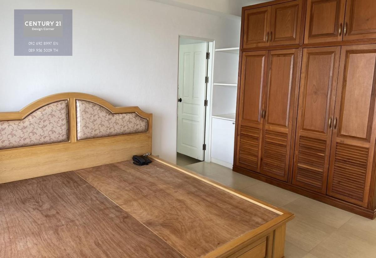 This condo offers the best views the city has to offer and it comes at the price of 20,000,000฿ 3 bedrooms & 3 bathrooms 192 square meters 11th floor Unit under foreign quota Condo features: Spacious living room with views of Pattaya & Koh Larn Fully equi