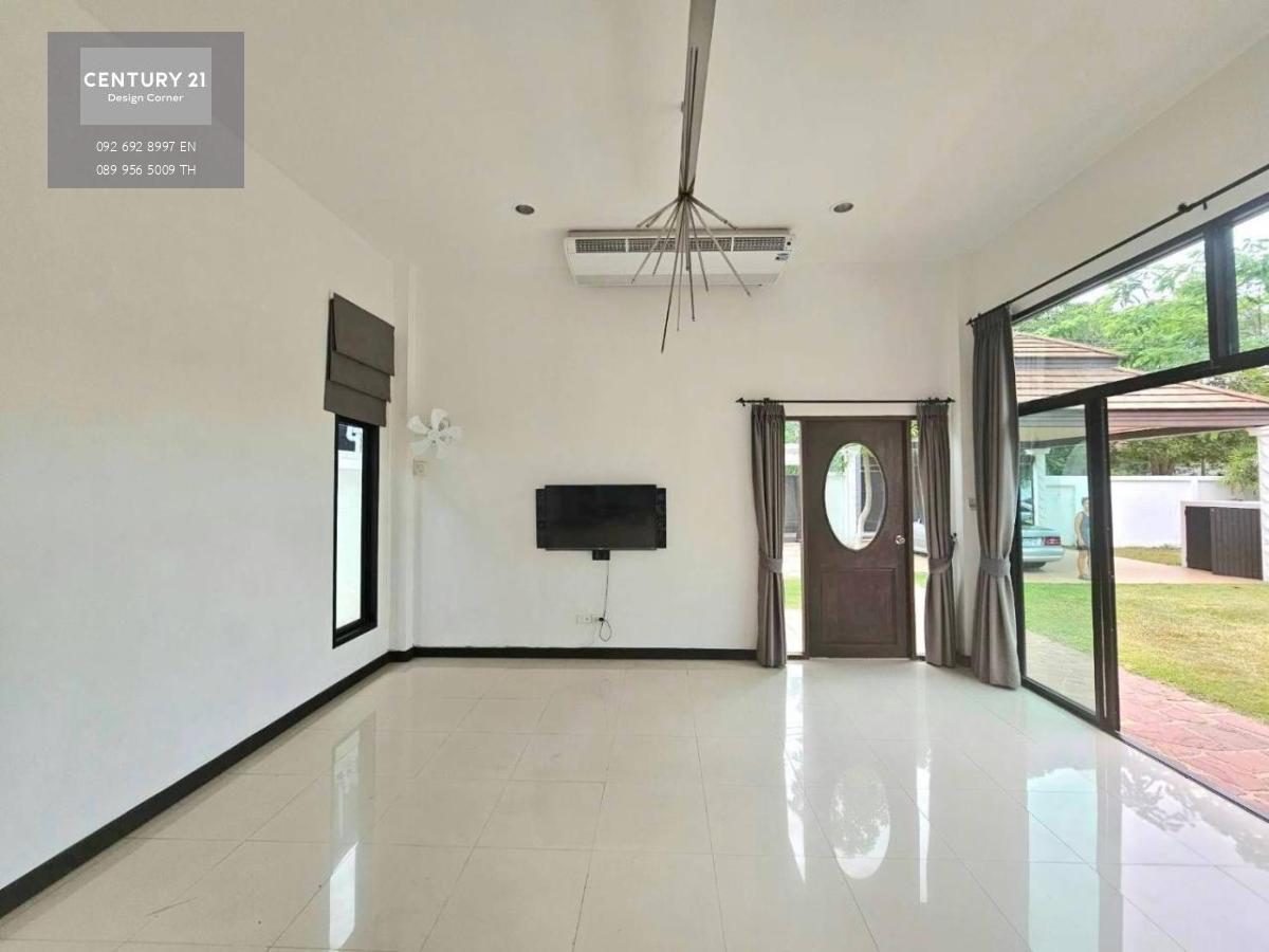 This single-storey house is for sale and it comes at the price of 10,950,000฿ 160 square meters interior area size 268 square wah / 968 square meters Company ownership (If bought in Thai name, purchaser pay for the transfer fees) Recently renovated Partia