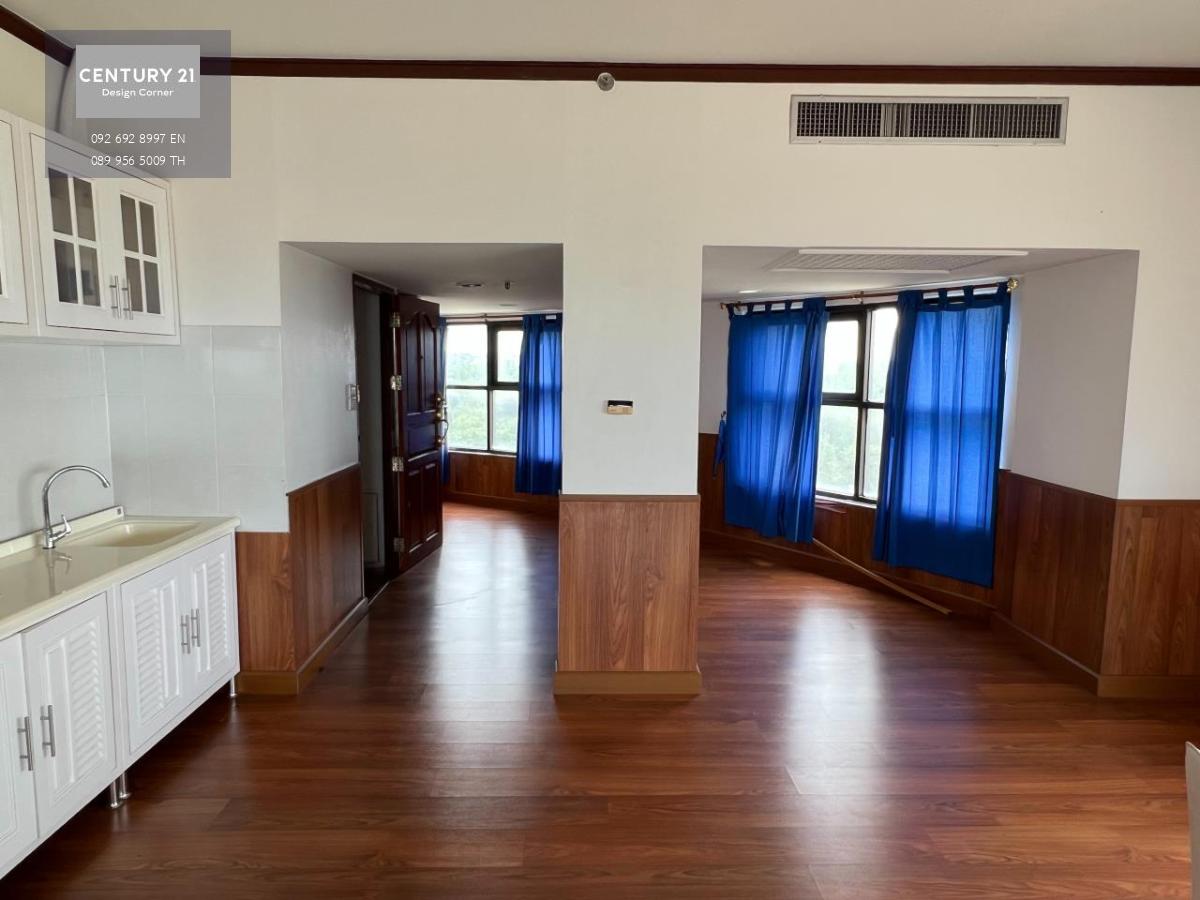 This beachfront condominium comes at the price of 6,000,000฿ 1 Bedroom & 1 Bathroom 110 square meters Fully furnished & fitted. It has been renovated from its original condition Foreign Quota Transfer fees & taxes: 50/50 Condo features, furniture & applia