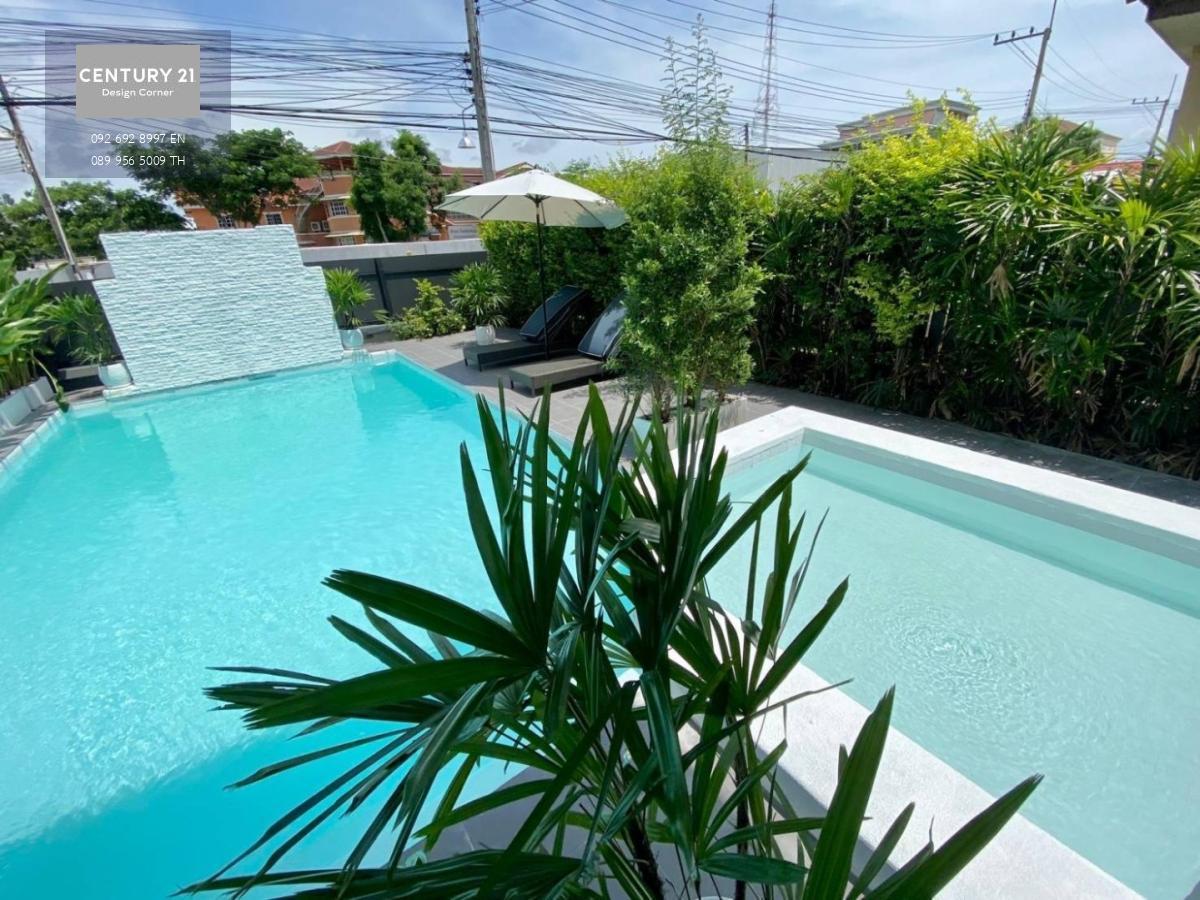 Beautiful pool villa for sale in a project, special price View Point Village Jomtien Pattaya