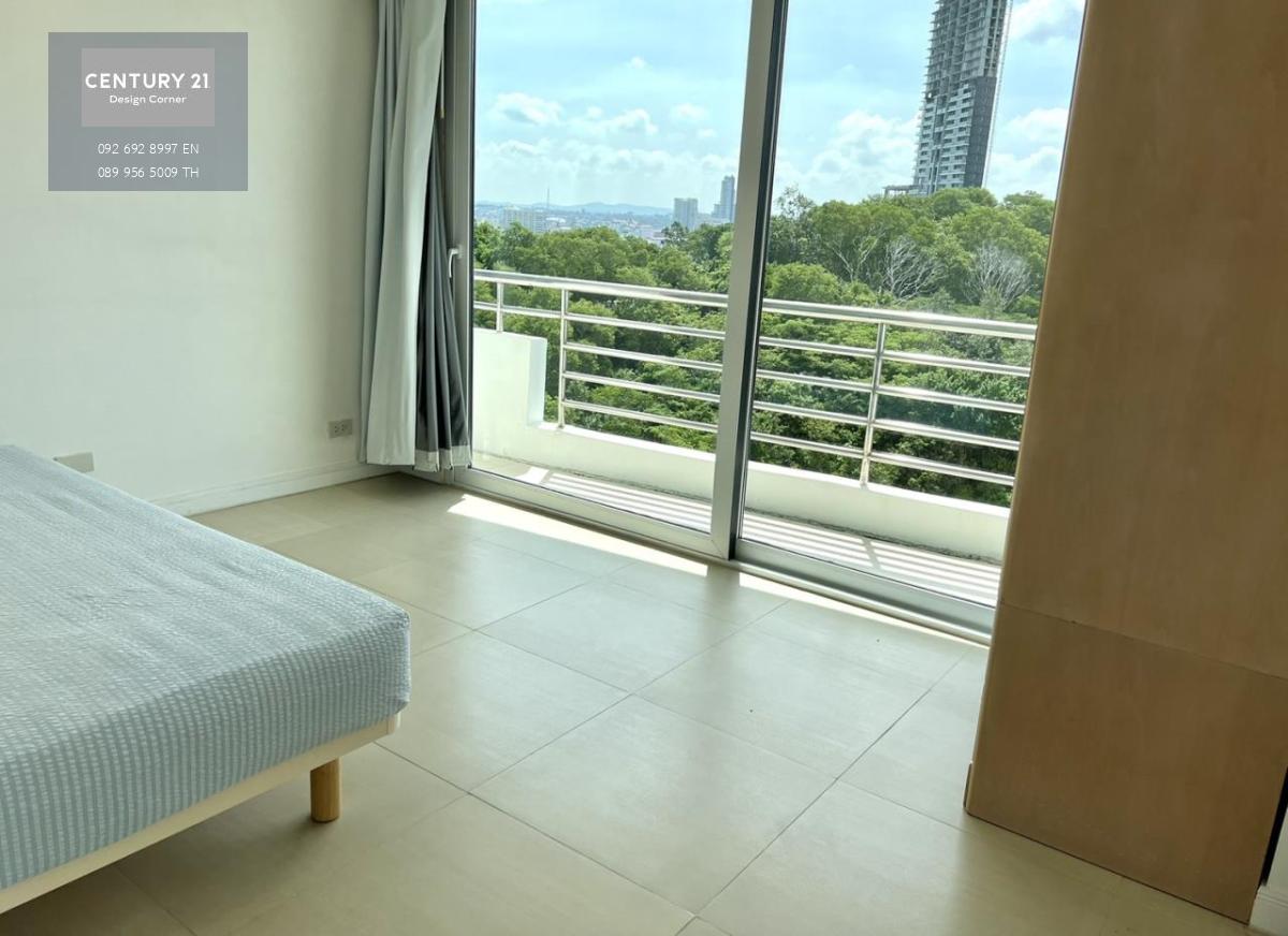 This condo offers the best views the city has to offer and it comes at the price of 20,000,000฿ 3 bedrooms & 3 bathrooms 192 square meters 11th floor Unit under foreign quota Condo features: Spacious living room with views of Pattaya & Koh Larn Fully equi