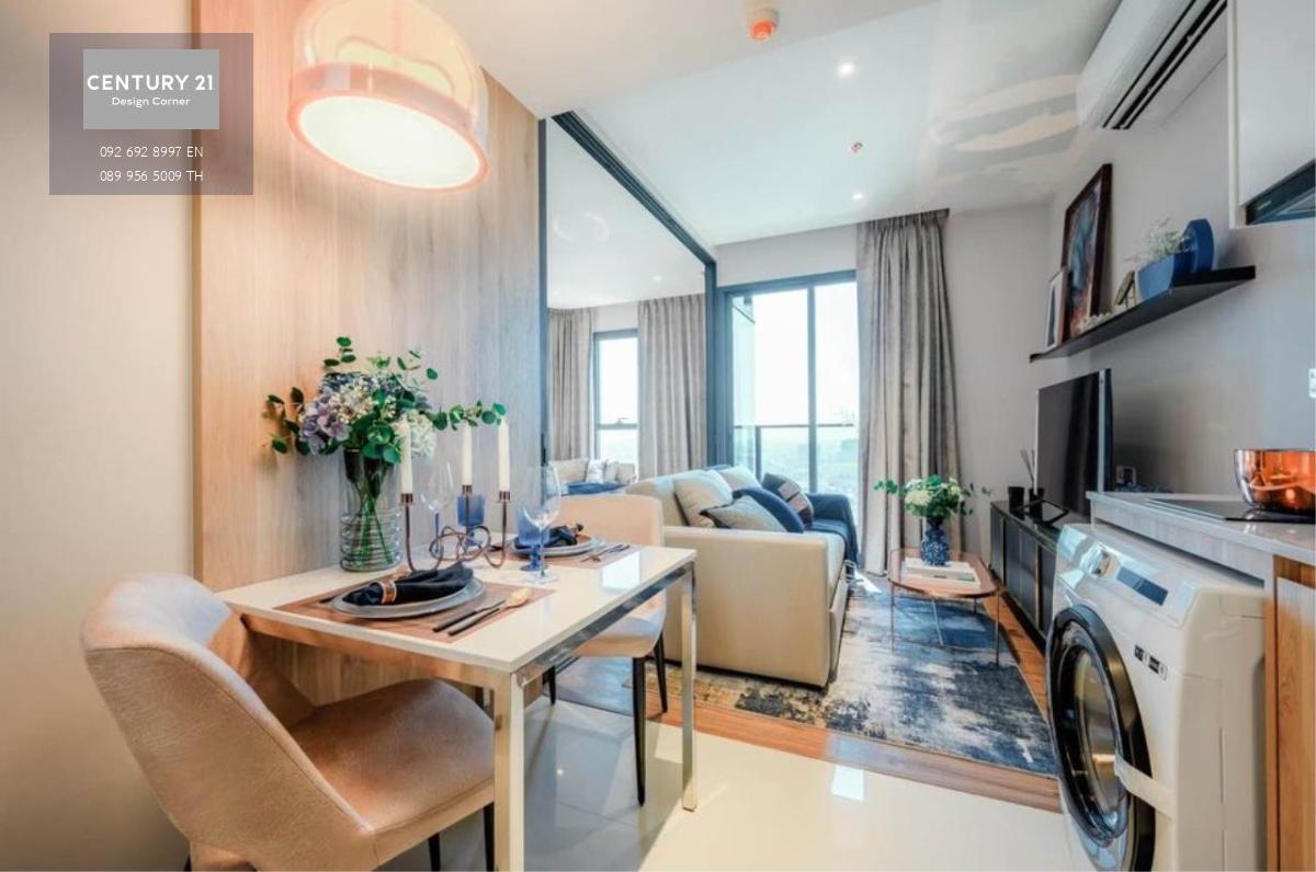 This brand-new condominium is for sale and it comes at the price of 4,500,000฿. 1 bedroom & 1 bathroom 34 square meters Foreign Quota Fully furnished Condo features: Corner unit 17th floor with partial sea-view and city-view Glass partition separating the