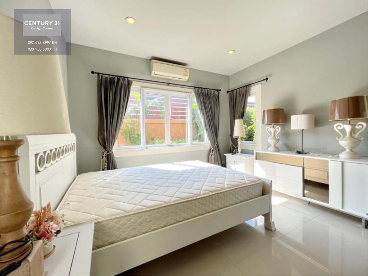 Silk Road village House For sale 7,500,000 million baht 3 bedroom 2 bahtroom size 200 sqm. fully furnished Place is very close to Jomtien beach. not far from Big C, Tesco Lotus & Makro, House available for Sale. Also playground for children, club house, c