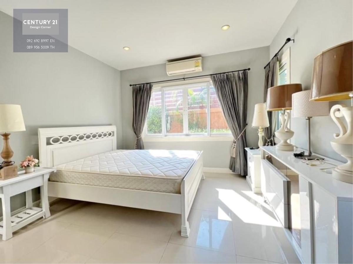 Silk Road village House For sale 7,500,000 million baht 3 bedroom 2 bahtroom size 200 sqm. fully furnished Place is very close to Jomtien beach. not far from Big C, Tesco Lotus & Makro, House available for Sale. Also playground for children, club house, c