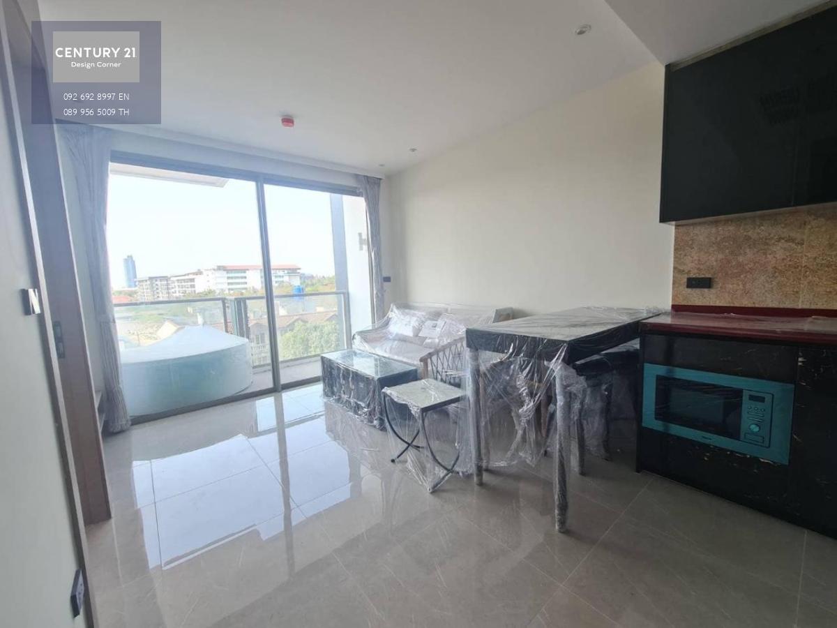 This brand new unit comes fully furnished and with a fitted western-style kitchen, a park & sea view balcony and an en-suited bedroom. The interior size is 39.5 square meters Facilities include: Two infinity pools on the 5th and 21st floor. Two fitness ar