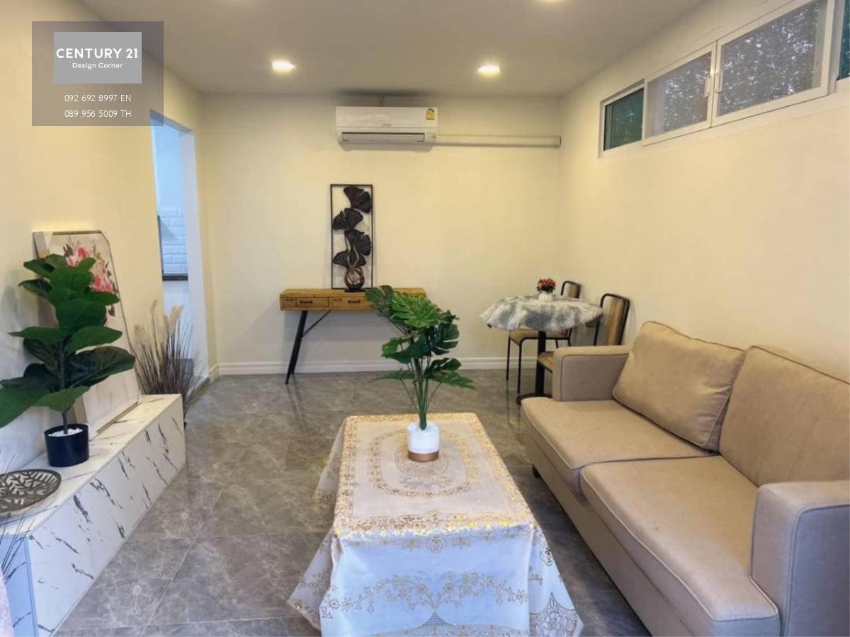 Luxury pool villa, golden location, Pattaya City, available for rent, Siam Royal View, Pattaya 5 bedrooms 4 bathrooms Maid\ s room office kitchen living room Fully furnished and ready to move in Rent 180,000/month 1 year contract Rent 1 month 200,000/mont