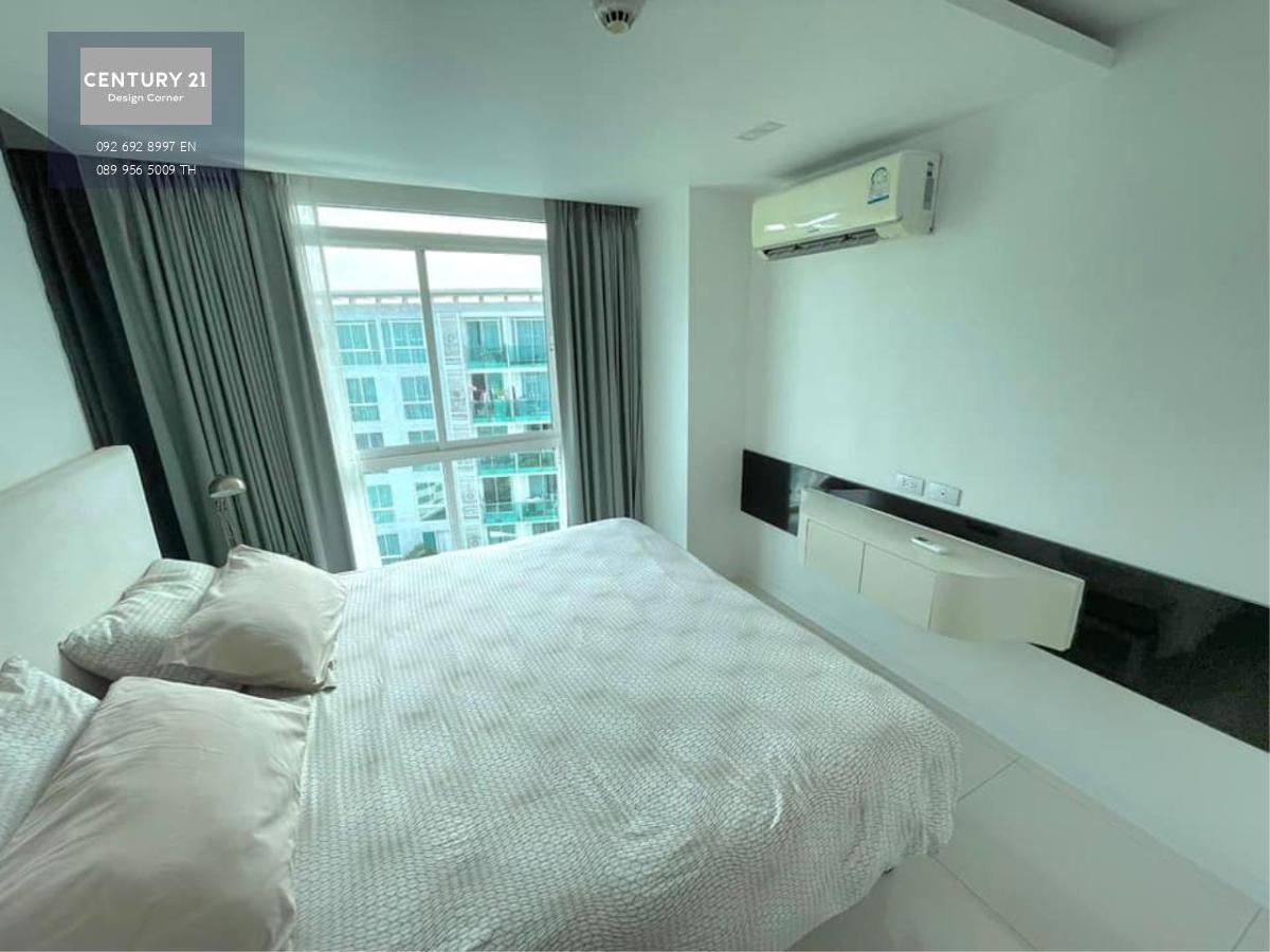 This top-floor condominium is for sale and it comes at the price of 2,650,000฿. 1 Bedroom & 1 Bathroom 35 square meters floor area size Fully furnished & fitted. Ready to move in. Foreign Quota Condo features: Beautiful view of the pool from the balcony a