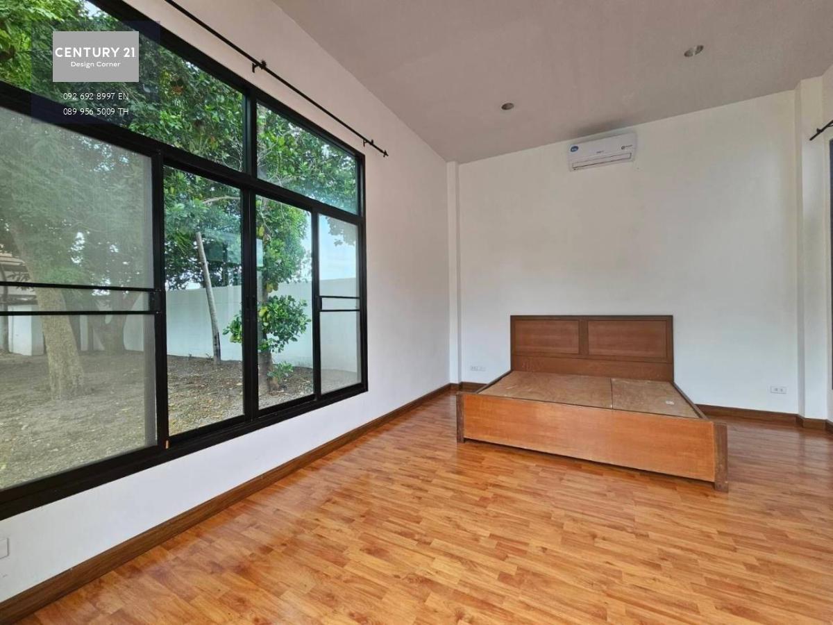 This single-storey house is for sale and it comes at the price of 10,950,000฿ 160 square meters interior area size 268 square wah / 968 square meters Company ownership (If bought in Thai name, purchaser pay for the transfer fees) Recently renovated Partia