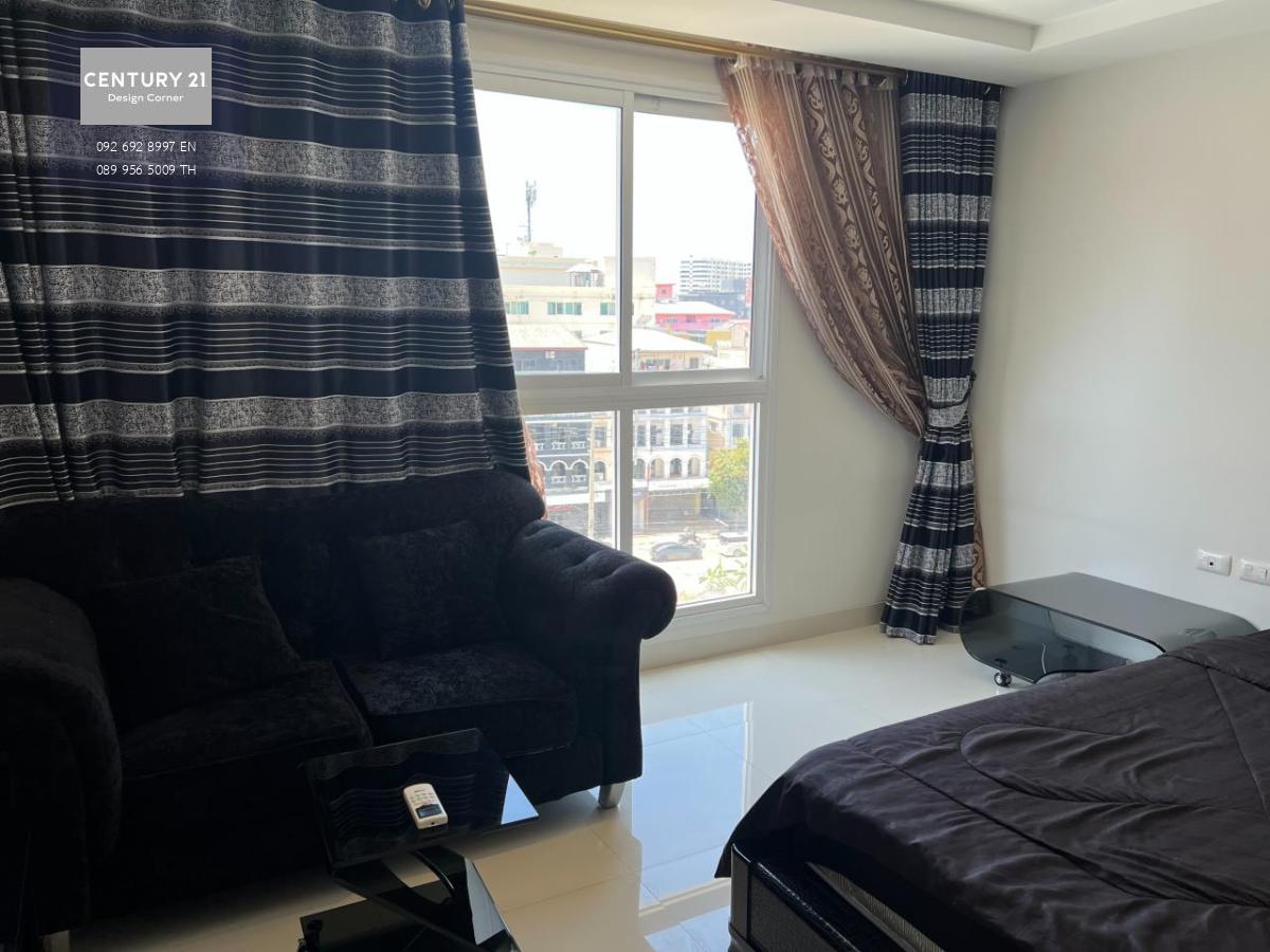 Great investment opportunity in South Pattaya, very close to Walking Street. Price starts at 1,100,000฿ and the condo is in Thai Quota. 24 square meters 7th floor & corner unit Fully furnished & fitted European kitchen Facilities include: Swimming pool & 