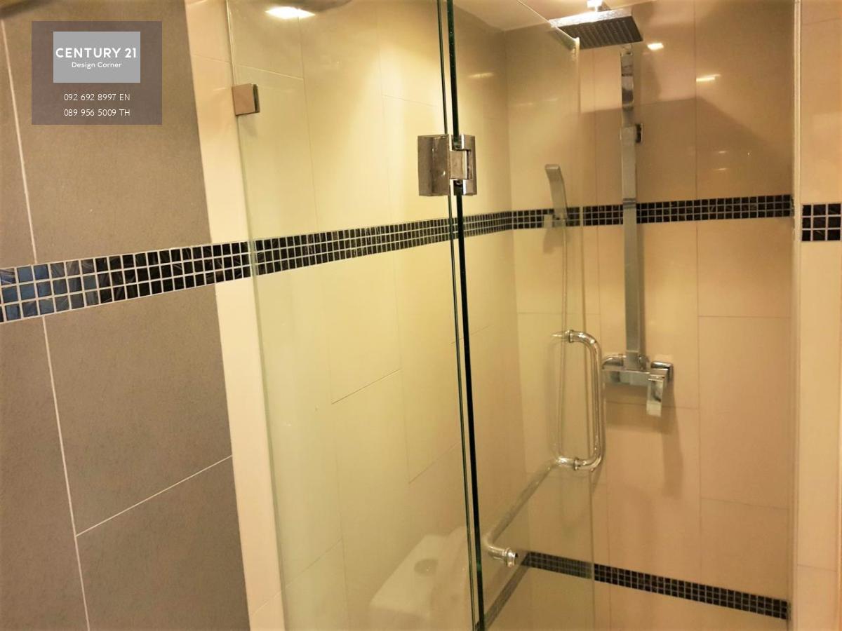 This studio is for sale at the price of 1,250,000฿ Studio 30 square meters 5th floor Foreign Quota Fully furnished and ready to move in Condo features: Fully equipped kitchen Air-conditioning unit Building features: Resident\