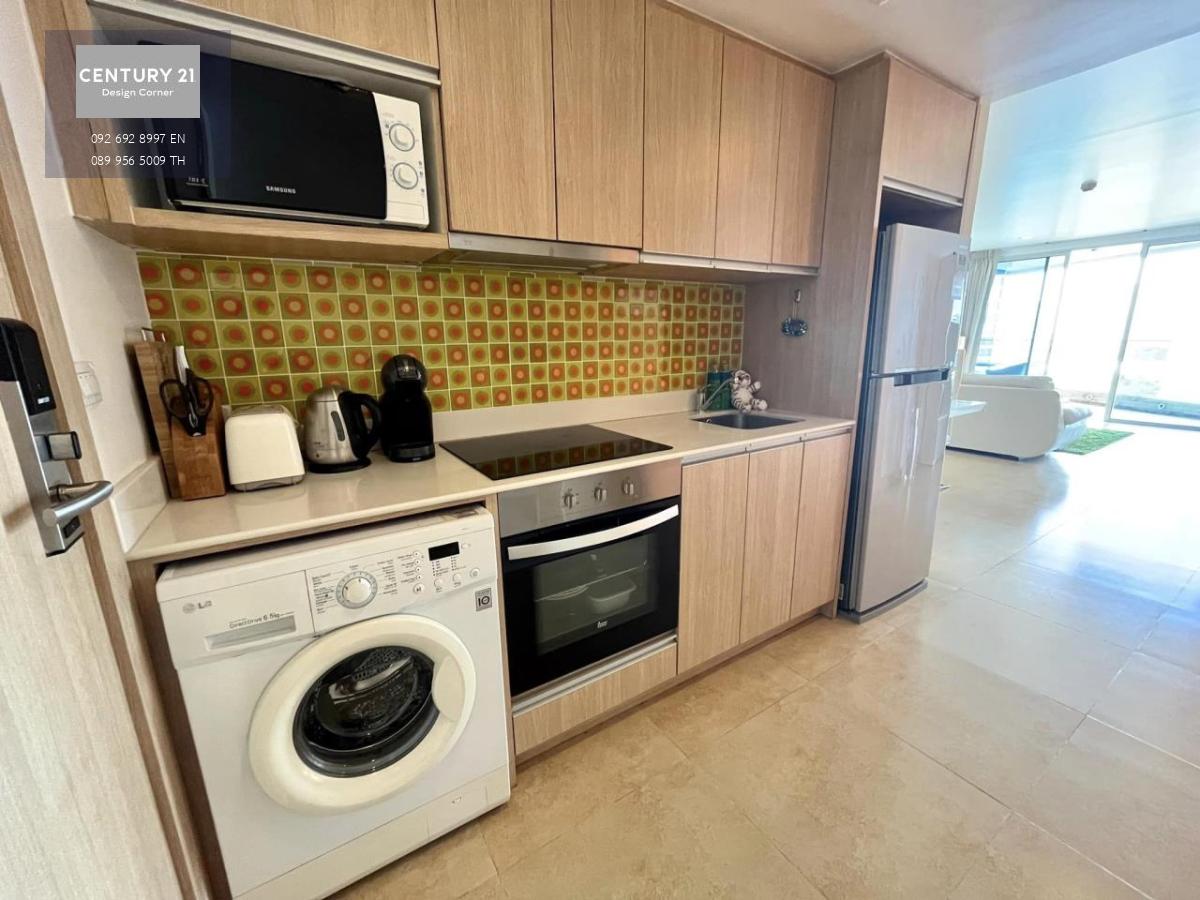 This low-rise condo is for sale and it comes at the price of 4,600,000฿. 1 Bedroom & 1 Bathroom 48 square meters Foreign quota 11th floor Recently renovated and ready to move in Condo features, furniture & appliances: Large balcony with park & partial sea