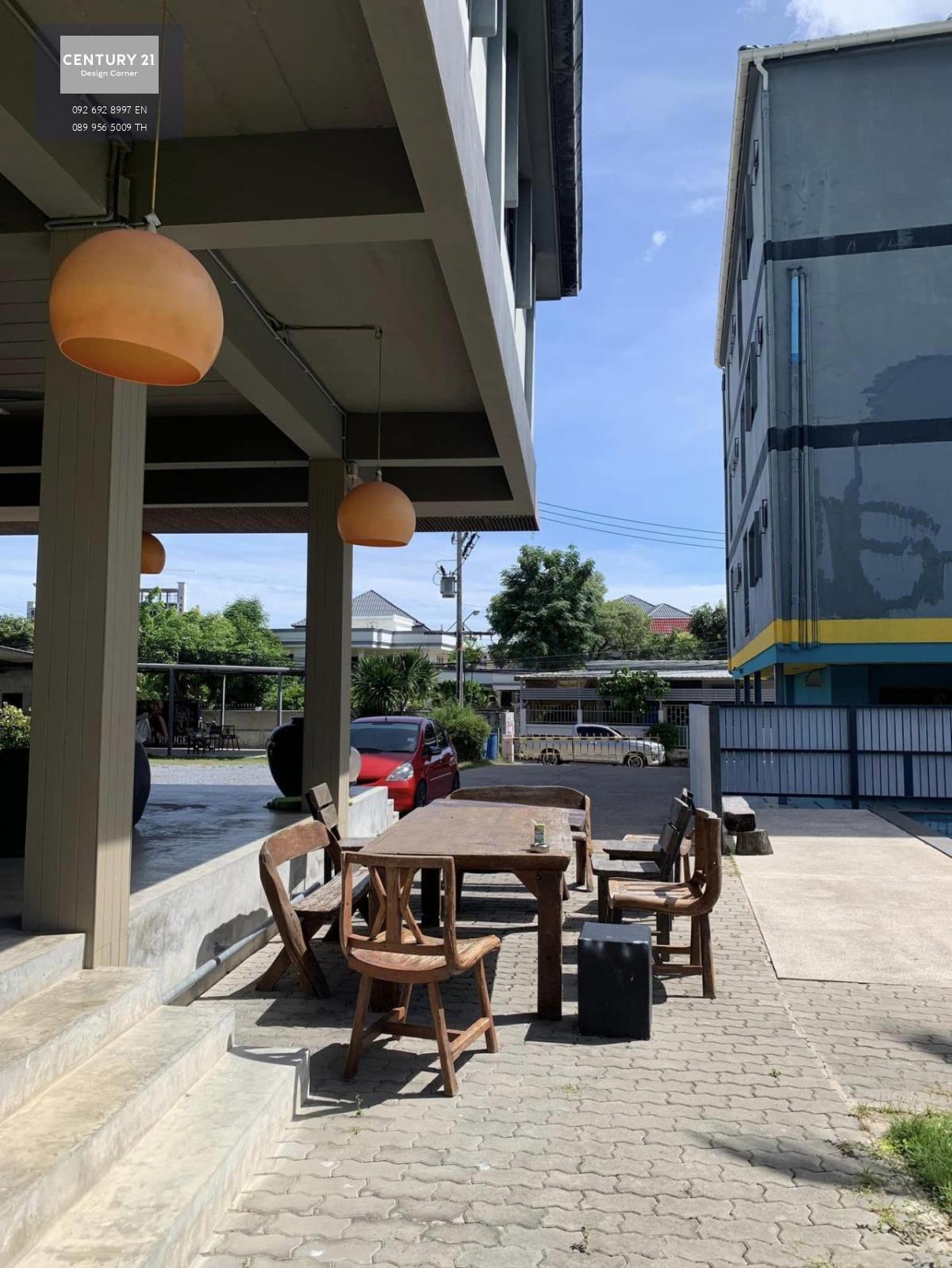 Sale price is 35,000,000฿ and rental price is 140,000฿ per month (Negotiable) 406 square wah or 1624 square meters Space to build an additional apartment building, spacious parking All in all the price includes, 4 bedrooms & 5 bathrooms & 21 apartments + 