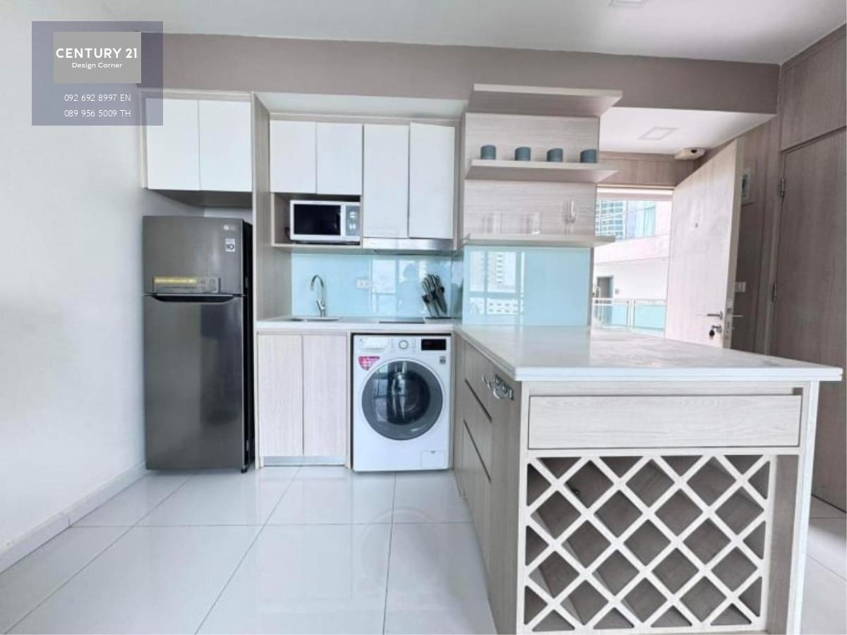 This condo is for sale at the price of 2,500,000฿ 1 bedroom & 1 bathroom 74 square meters 8th floor Foreign quota Fully furnished & ready to move in Condo features: Large open-plan living room area Fully equipped kitchen Ceiling fans throughout Fully air-