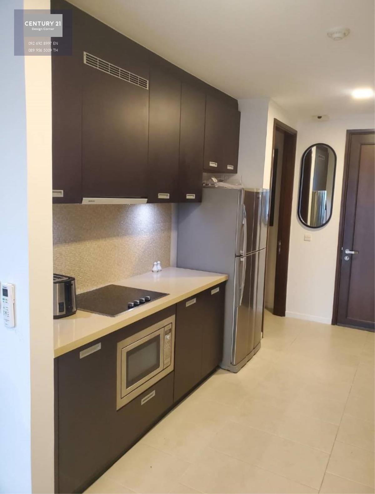 This seafront condominium is for sale and it comes at the price of 9,900,000฿ 1 Bedroom & 1 Bathroom 79 square meters Fully furnished & fitted. It has been renovated from its original condition Foreign Quota Condo features, furniture & appliances: Great v