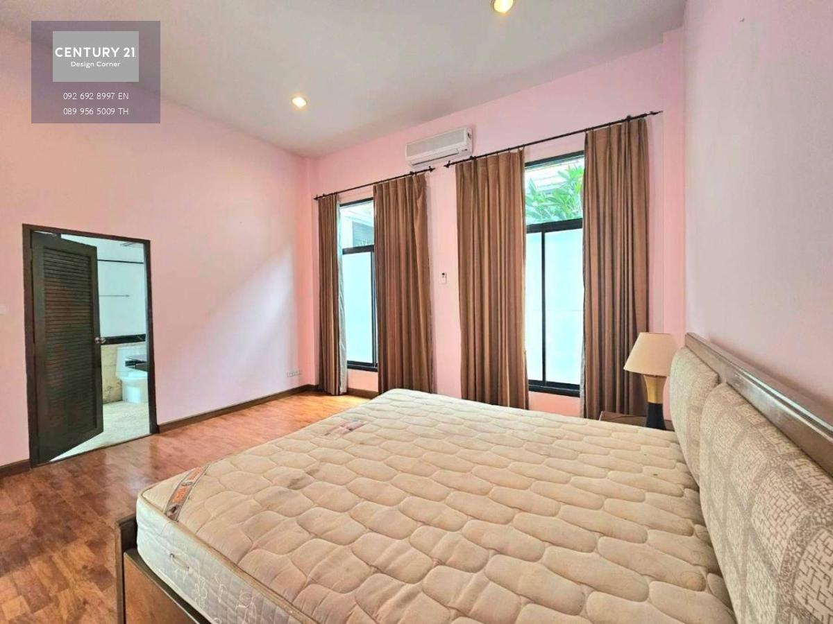 This single-storey house is for sale and it comes at the price of 10,950,000฿ 160 square meters interior area size 268 square wah / 968 square meters Company ownership (If bought in Thai name, purchaser pay for the transfer fees) Recently renovated Partia