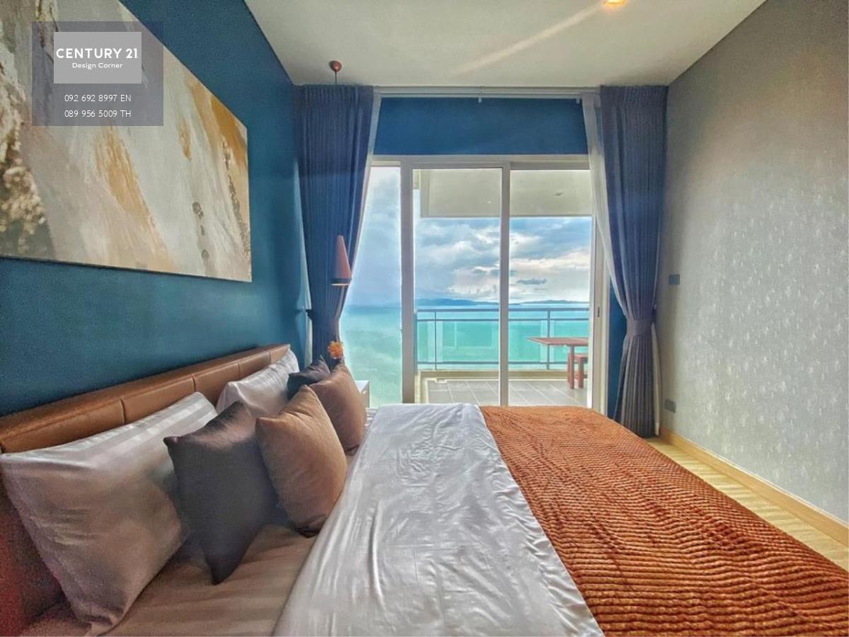 This high-rise condominium is for sale and it comes at the price of 18,000,000฿. 2 Bedrooms & 2 Bathrooms 116 square meters floor area size Fully furnished & fitted. Renovated from its original condition. Ready to move in. Thai Quota Condo features: Beaut