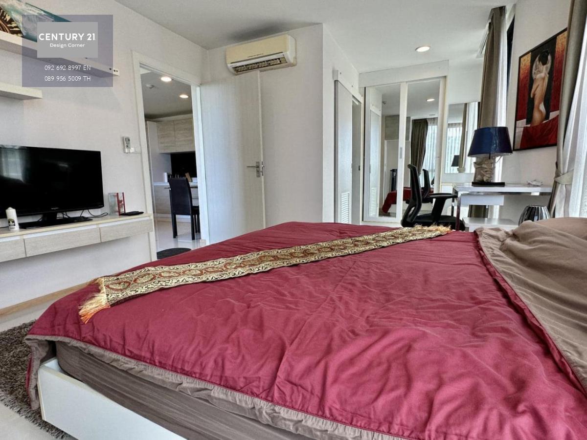 This sea-view condo is for sale and it comes at the price of 5,800,000฿. 1 Bedroom & 1 Bathroom 67 square meters Foreign quota Fully furnished & fitted. Ready to move in. Condo features, furniture & appliances: Balcony with garden & pool view Fully equipp