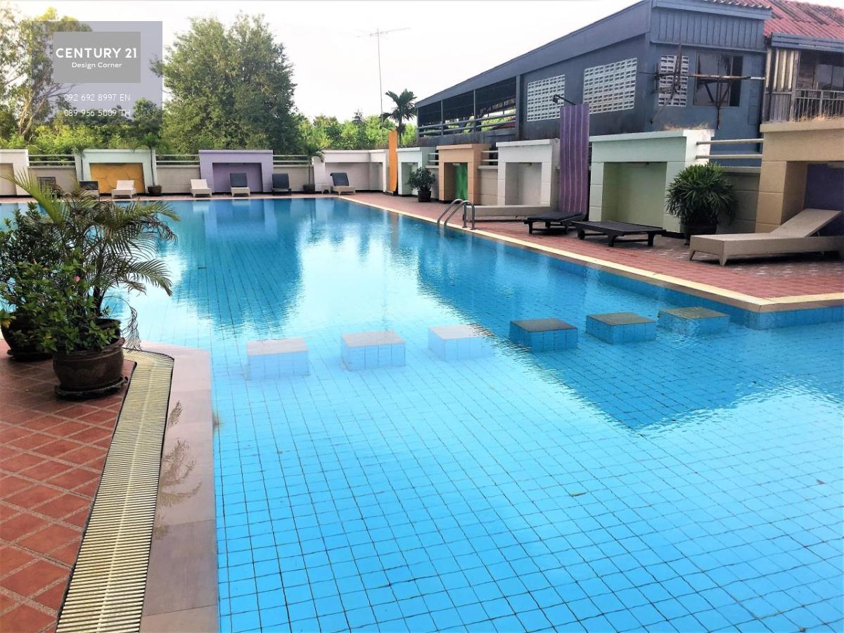 This condo is for sale at the price of 1,950,000฿ (Recently reduced from 2,200,000฿) 1 bedroom & 2 bathrooms 60 square meters 4th floor Foreing quota Fully furnished & ready to move in Condo features: Fully equipped kitchen Living room with sofa set & TV 