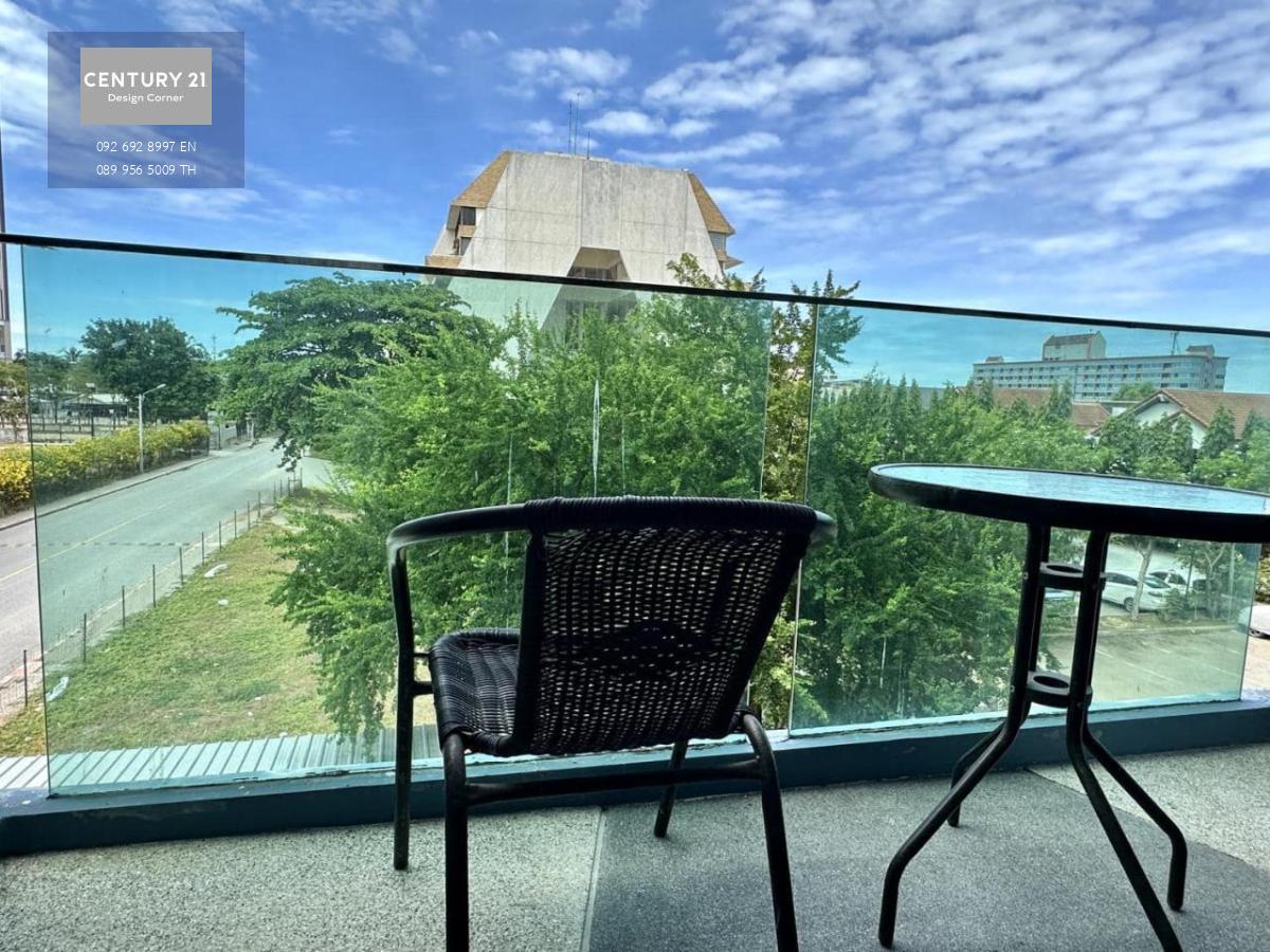 This sea-view condo is for sale and it comes at the price of 5,800,000฿. 1 Bedroom & 1 Bathroom 67 square meters Foreign quota Fully furnished & fitted. Ready to move in. Condo features, furniture & appliances: Balcony with garden & pool view Fully equipp