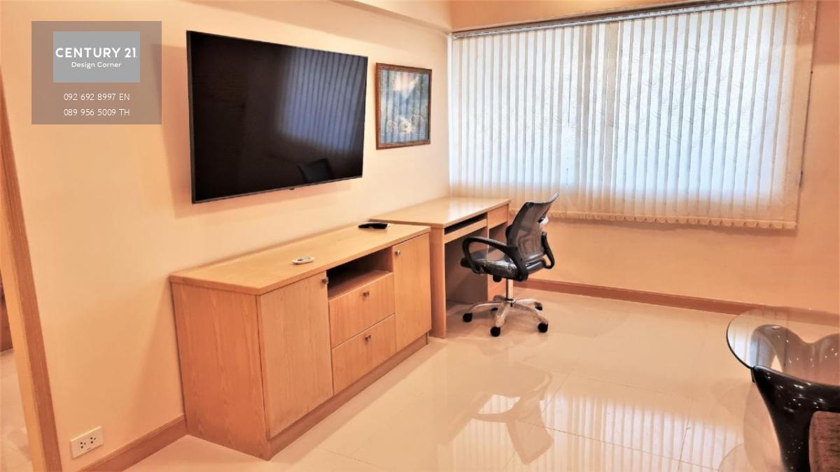 This condo is for sale at the price of 2,250,000฿ 1 bedroom & 2 bathrooms 64 square meters Foreign quota 5th floor Rcently renovated Fully furnished & ready to move in Condo features: Corner unit Living room area with sofa set, dining table set & working 