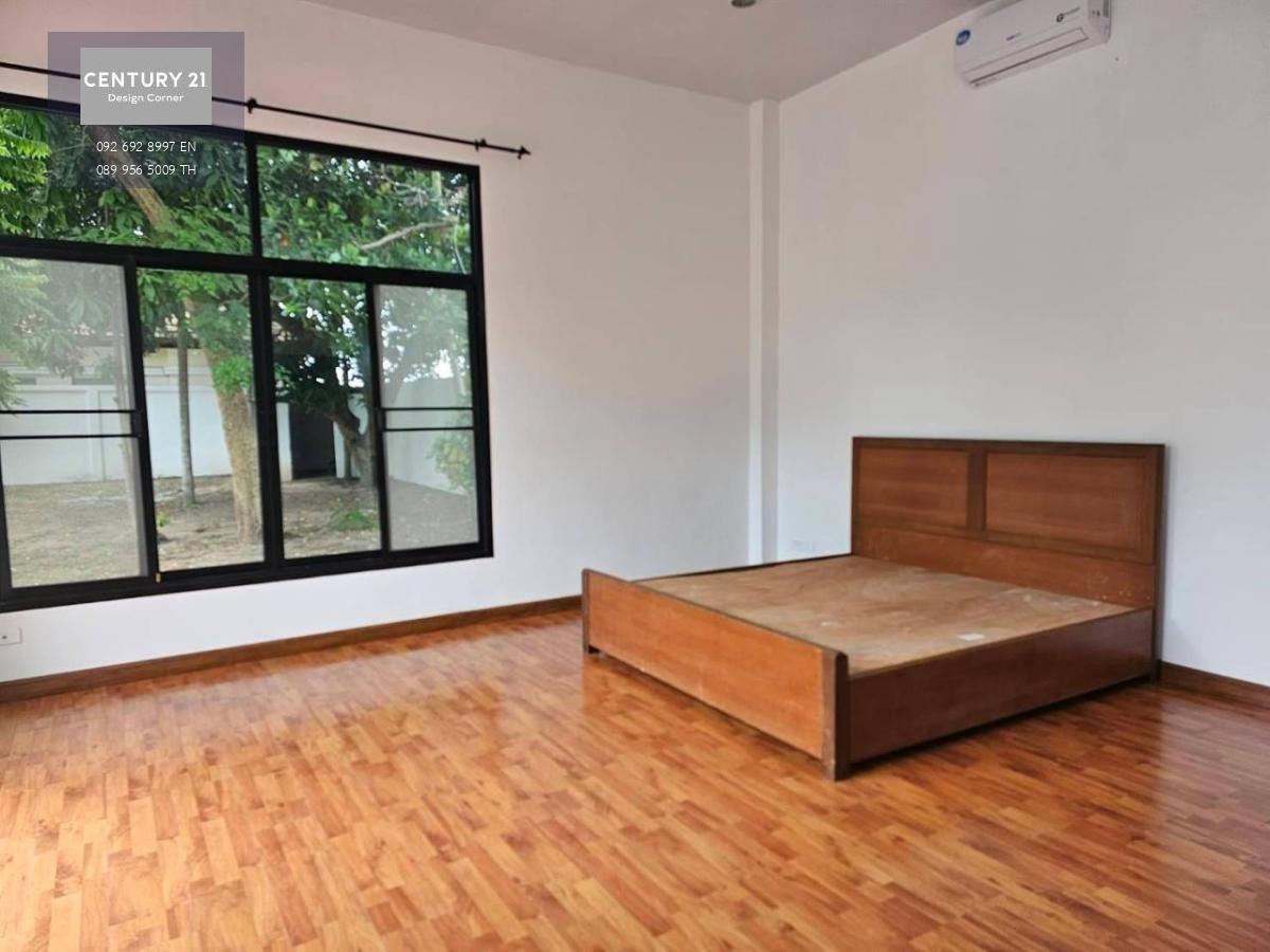 This single-storey house is for sale and it comes at the price of 10,950,000฿ 160 square meters interior area size 268 square wah / 968 square meters Company ownership (If bought in Thai name, purchaser pay for the transfer fees) Recently renovated Partia