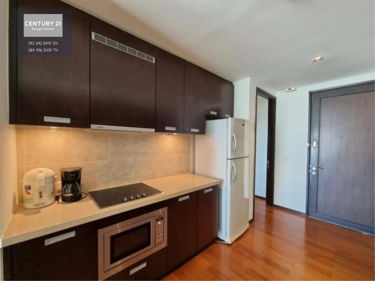 This seafront condominium comes at the price of 9,000,000฿ for sale and 35,000฿ per month for rent 1 Bedroom & 1 Bathroom 80 square meters Fully furnished & fitted. It has been renovated from its original condition Thai Quota Condo features, furniture & a