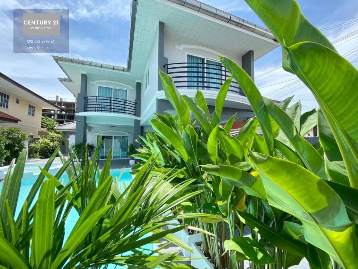 Beautiful pool villa for sale in a project, special price View Point Village Jomtien Pattaya