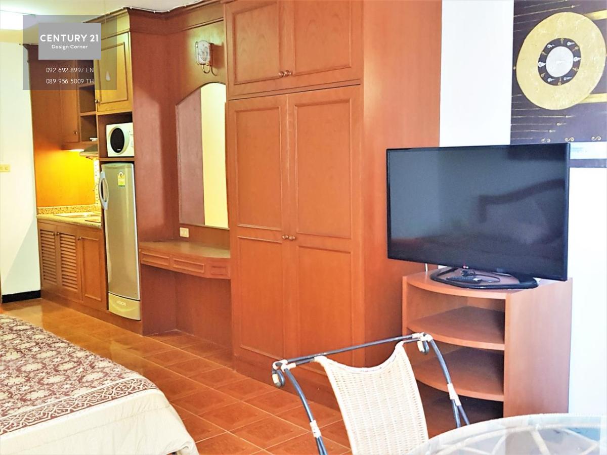 This low-rise condo is for sale and it comes at the price of 5,600,000฿. 2 bedrooms & 2 bathrooms 92.5 square meters Company ownership 9th floor Recently renovated and ready to move in Condo features, furniture & appliances: Large balcony with a great vie