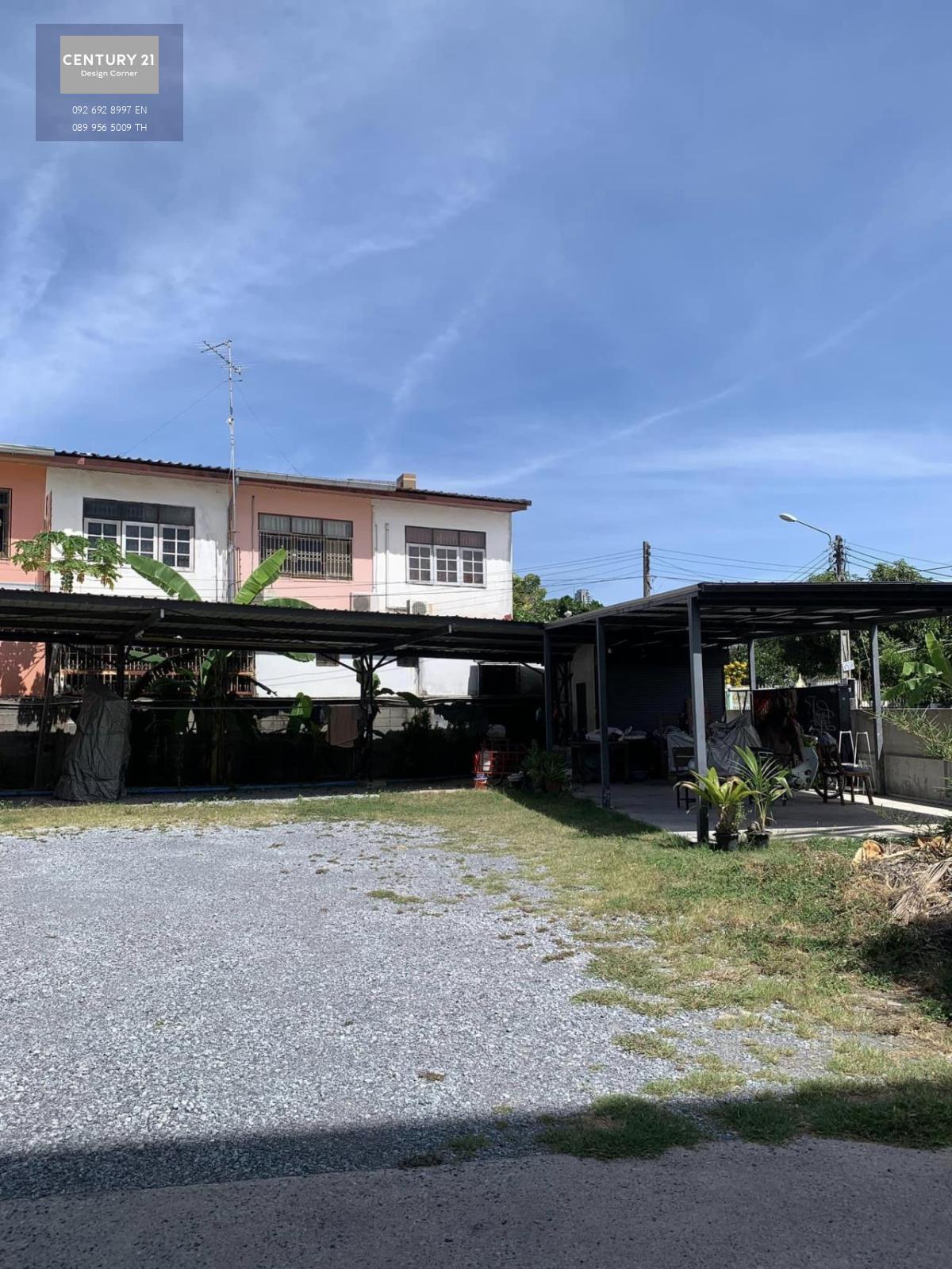 Sale price is 35,000,000฿ and rental price is 140,000฿ per month (Negotiable) 406 square wah or 1624 square meters Space to build an additional apartment building, spacious parking All in all the price includes, 4 bedrooms & 5 bathrooms & 21 apartments + 