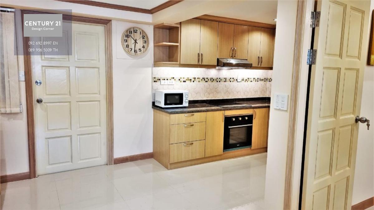 This condo is for sale at the price of 2,250,000฿ 1 bedroom & 2 bathrooms 64 square meters Foreign quota 5th floor Rcently renovated Fully furnished & ready to move in Condo features: Corner unit Living room area with sofa set, dining table set & working 