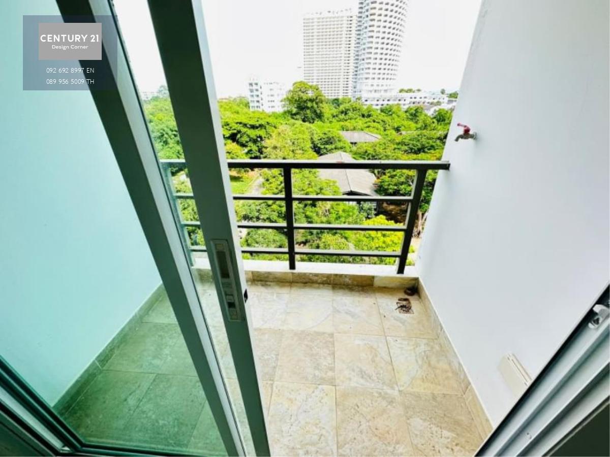 Very well situated condominium, extremely close to Jomtien Beach. Price starts at 1,200,000฿ and the size of the room is 28 square meters. The room is in Foreign Quota. Sea view Unfurnished and partially fitted 200 meters from the beach Nearby tourist & c