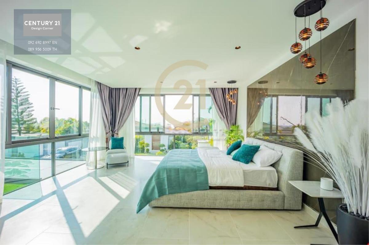 Excellent quality luxury homes for sale. Siam Royal View Project company quota - Land 262.50 sq.w. - Area 980 sq m. - 8 bedrooms - 9 bathrooms - 2 private swimming pools - European style kitchen - Fully furnished - large garden