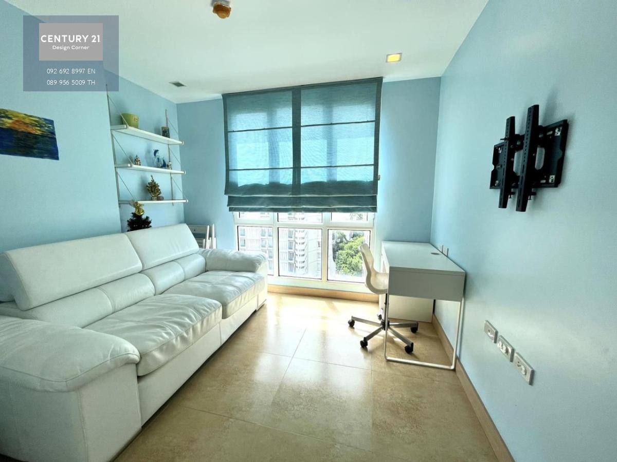 This low-rise condo is for sale and it comes at the price of 4,600,000฿. 1 Bedroom & 1 Bathroom 48 square meters Foreign quota 11th floor Recently renovated and ready to move in Condo features, furniture & appliances: Large balcony with park & partial sea