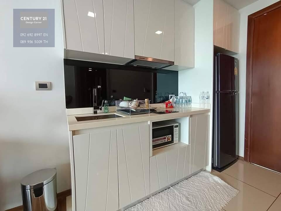 ขายคอนโดวิวทะเล ห้องพร้อมเข้าอยู่ ชื่อต่างชาติ Peak Tower Condo Pratumnak Hill , Pattaya 