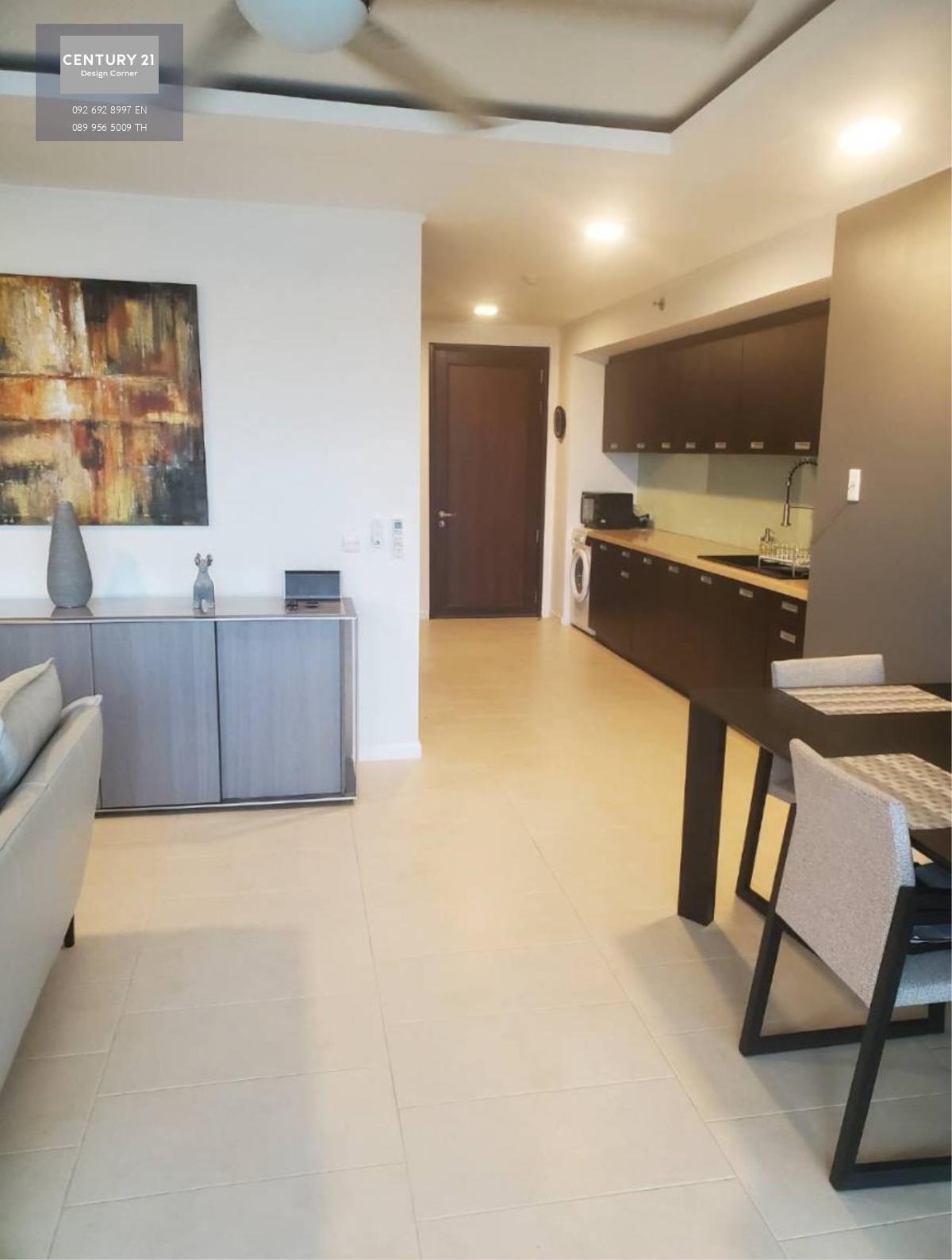 This seafront condominium is for sale and it comes at the price of 9,900,000฿ 1 Bedroom & 1 Bathroom 79 square meters Fully furnished & fitted. It has been renovated from its original condition Foreign Quota Condo features, furniture & appliances: Great v