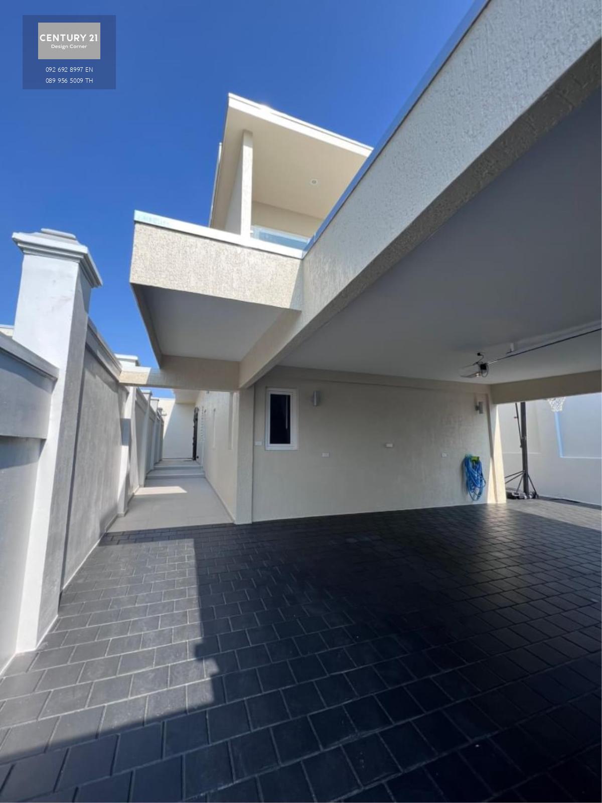 Modern Italian style luxury pool villa for sale, Siam Royal View, Khao Talo, Pattaya. Land size 1250 sqm. Living area 450 sq m. 6 bedrooms 6 bathrooms large living room kitchen game room Storage room and laundry 2 parking spaces big pavilion large balcony