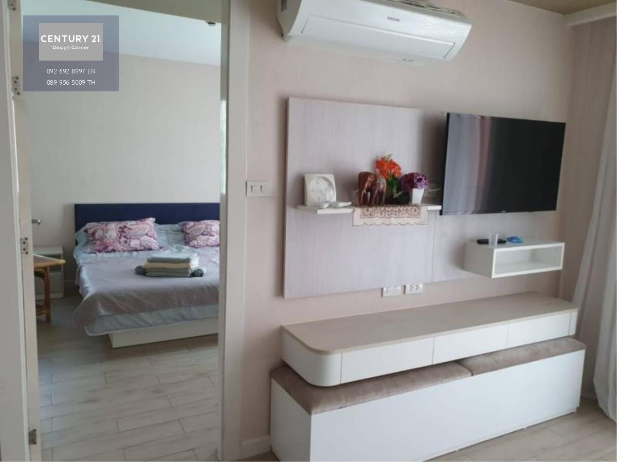 This pool-view condo is for sale and it comes at the price of 2,800,000฿ 1 Bedroom & 1 Bathroom 52 square meters Fully furnished & fitted. Ready to move in. Condo features: Pool & water park view European kitchen En-suite Fully airconditioned Built-in war