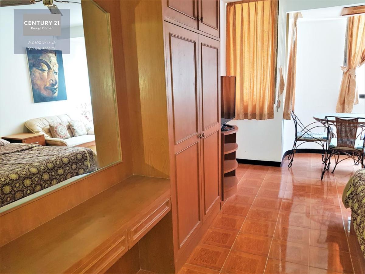 This low-rise condo is for sale and it comes at the price of 5,600,000฿. 2 bedrooms & 2 bathrooms 92.5 square meters Company ownership 9th floor Recently renovated and ready to move in Condo features, furniture & appliances: Large balcony with a great vie